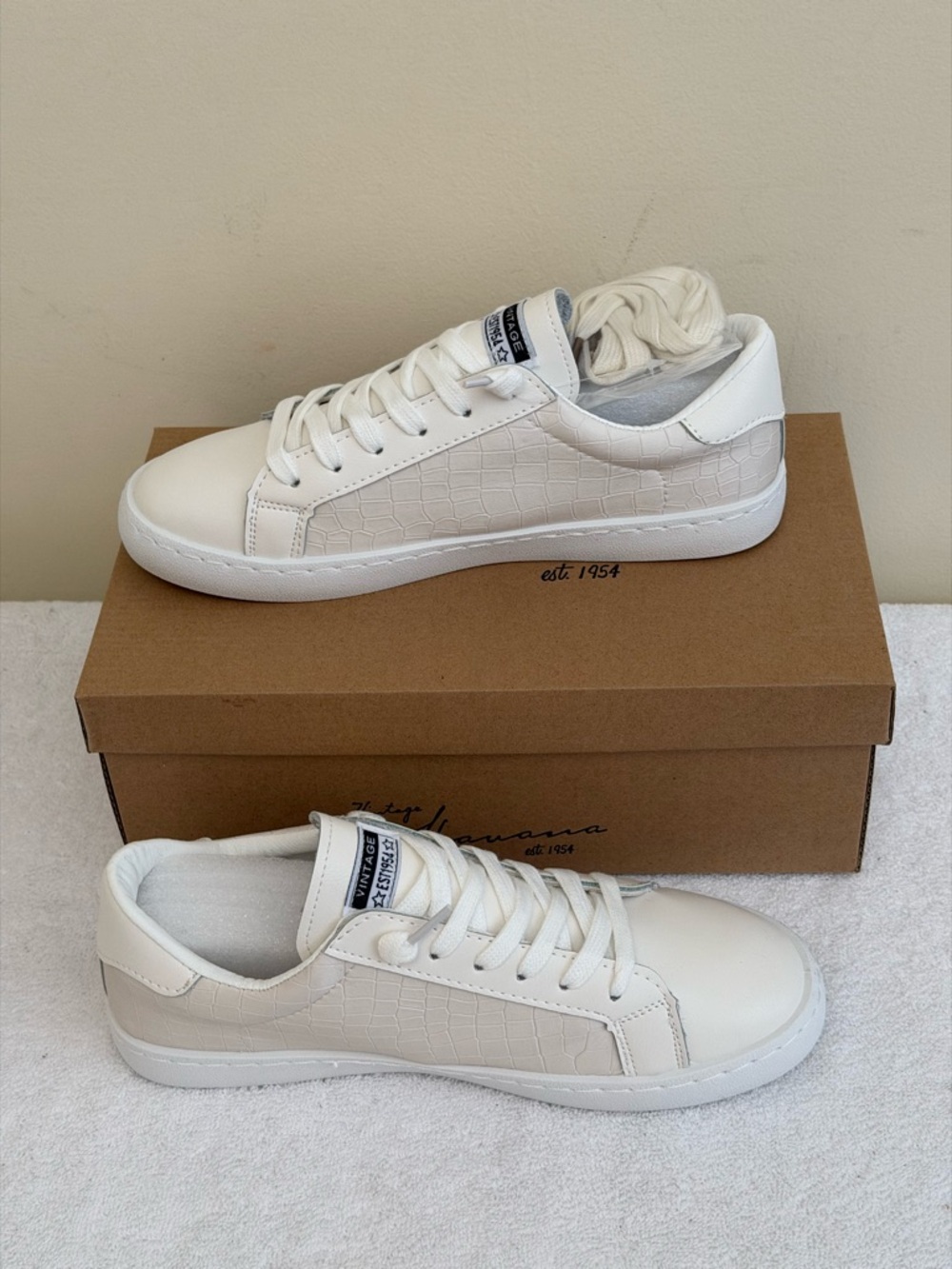Vintage Havana Women’s Carla Off White Croc  Pattern‎ Sneakers size 8 - Picture 3 of 7